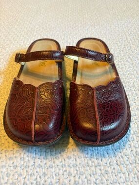 Alegria Tuscany Oxblood Bloom Mules Size 38